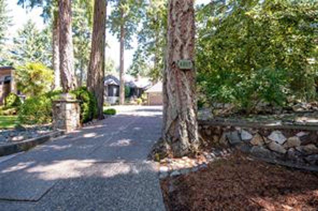 listing image 16043710043983236417