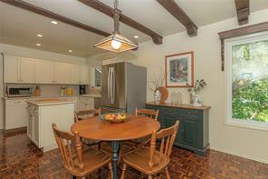 listing image 16046177465554599529