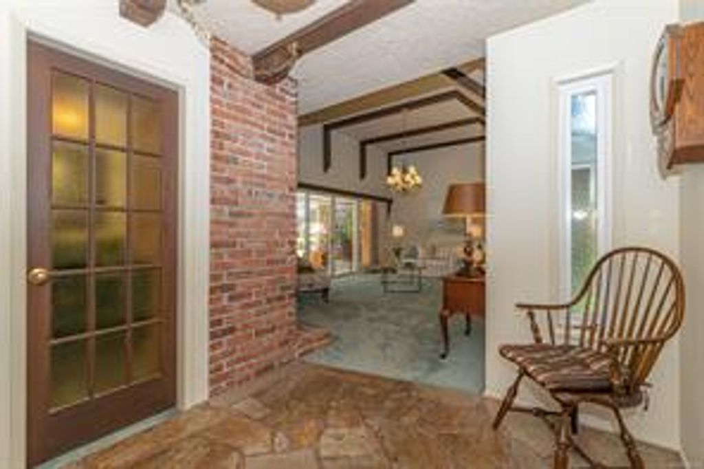 listing image 16048474073422006466