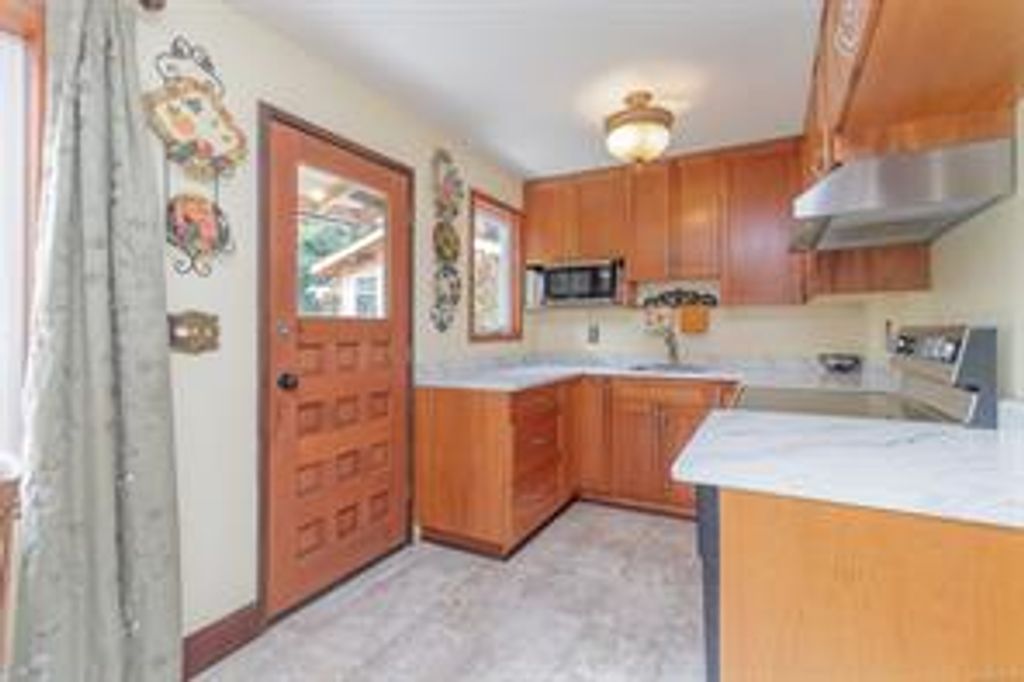listing image 16042705398951