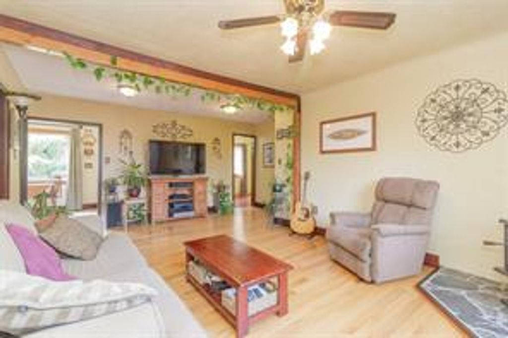 listing image 16042971394617