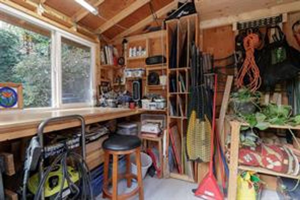 listing image 16044110711863