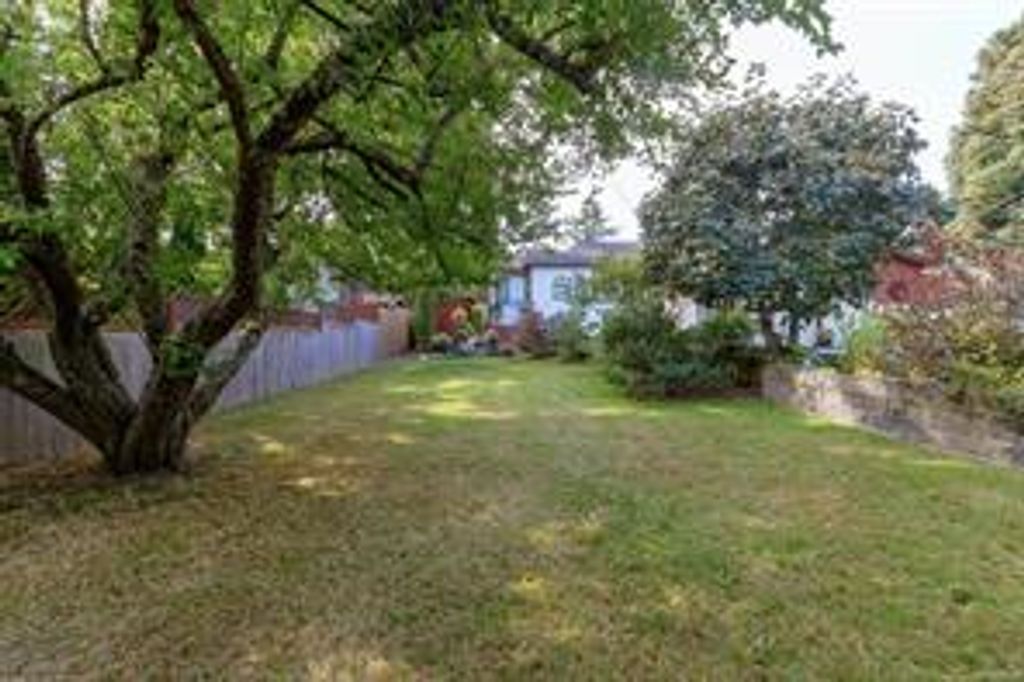 listing image 16043529015242