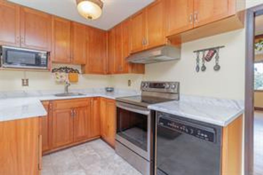 listing image 16041779918594