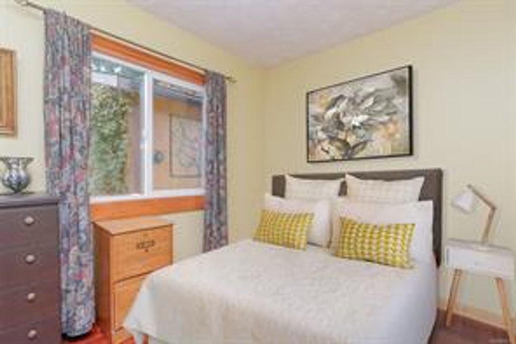 listing image 16041960539666