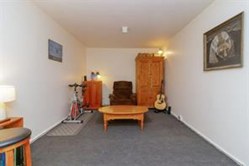 listing image 16041160349707