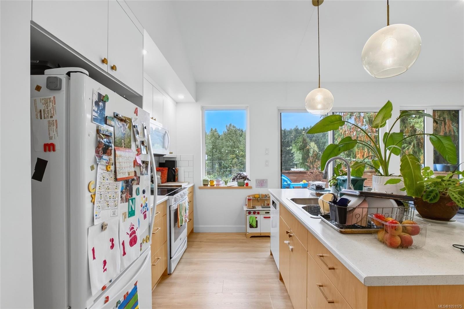 2522 Dunsmuir Ave