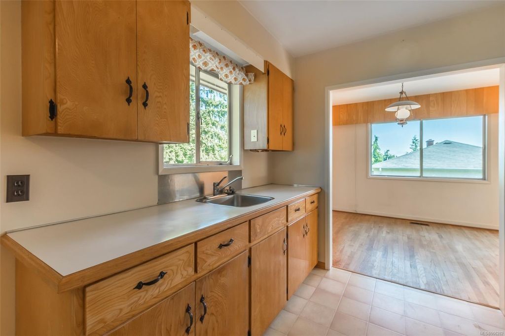 listing image 16041293611050