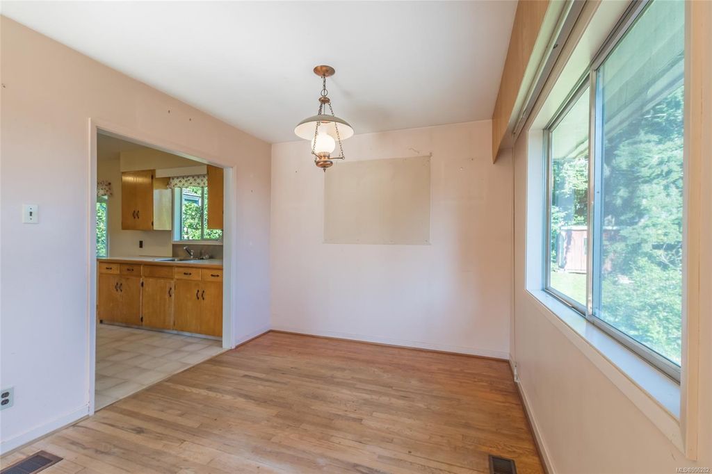 listing image 16044248241174