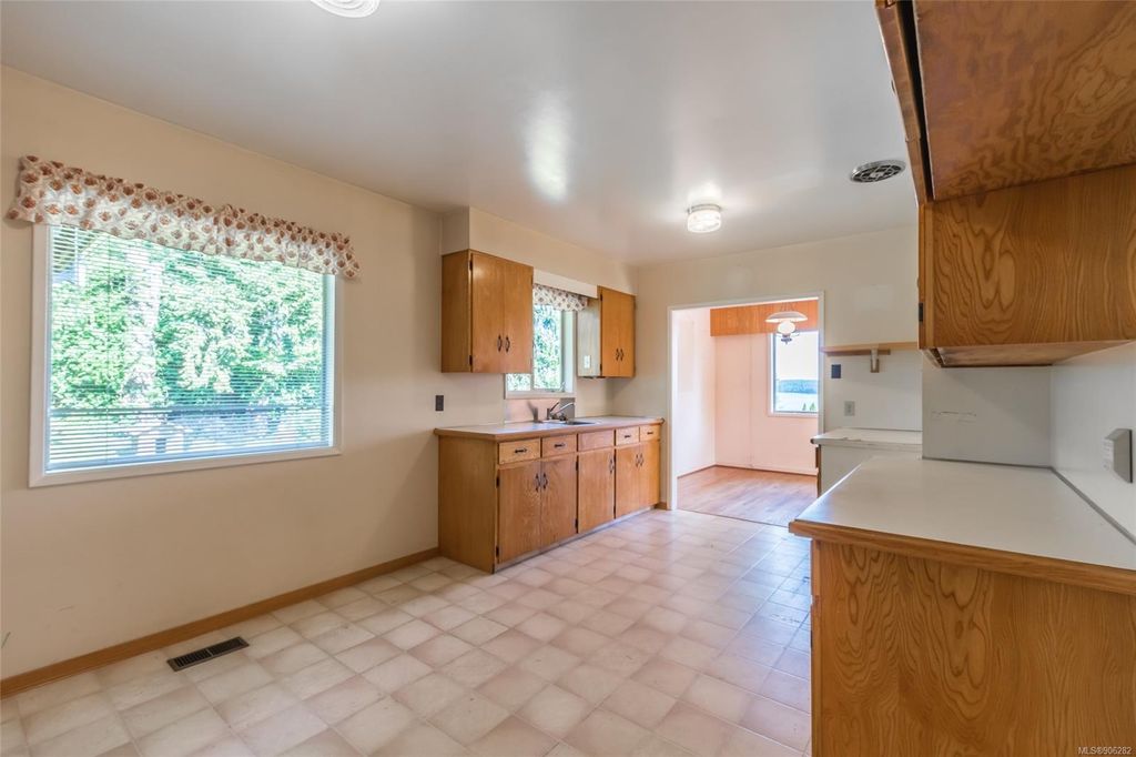 listing image 16042276817061