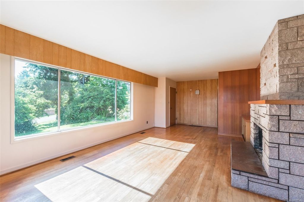 listing image 16043231080577