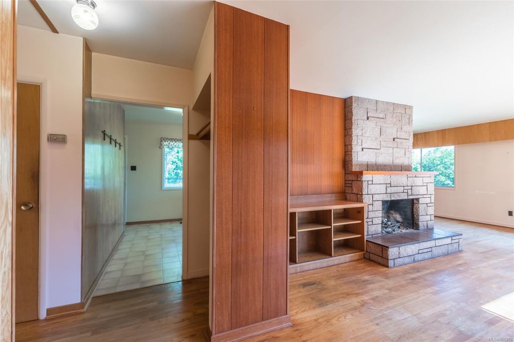 listing image 16041289945856