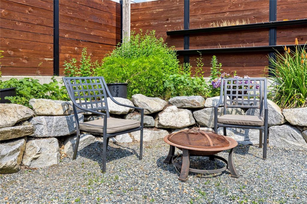 listing image 16043013537704954704