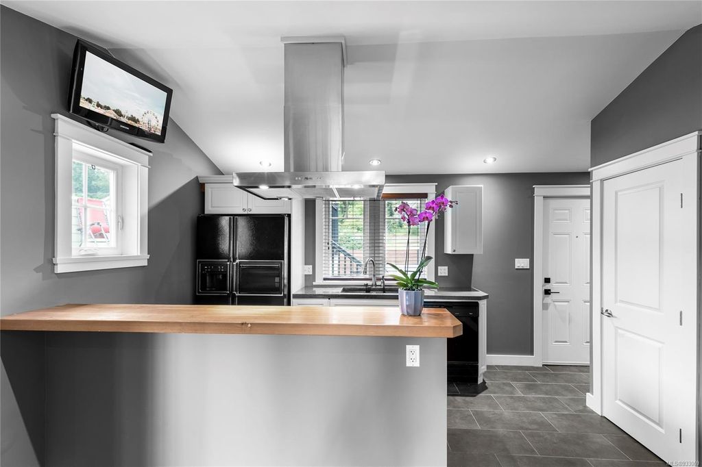 listing image 16043567917708124278