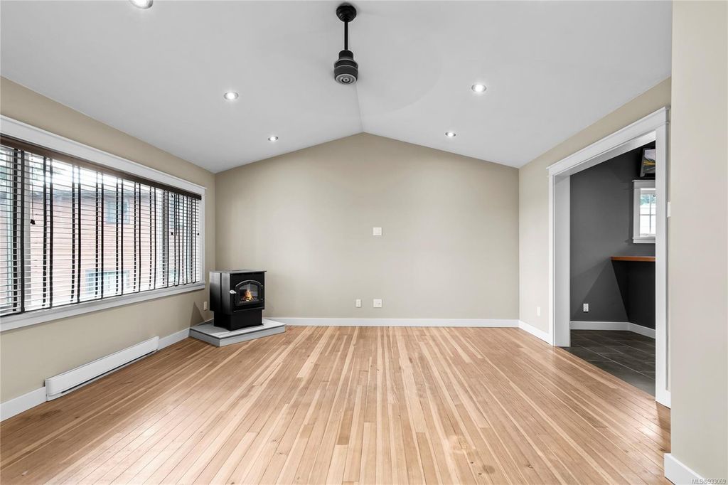 listing image 16045789157634639858