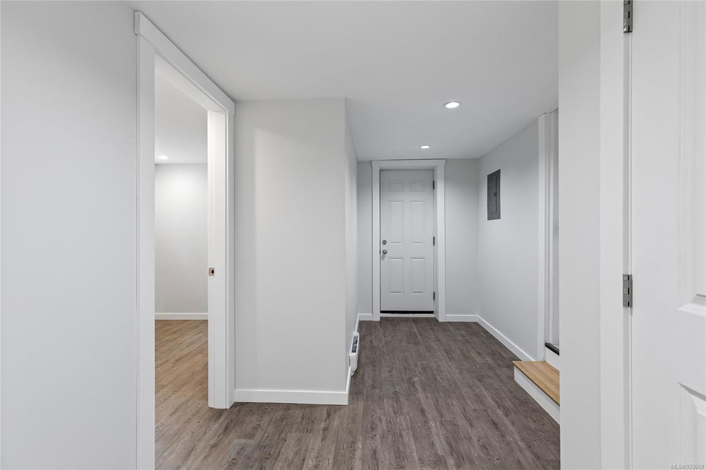 listing image 16046106960470320181