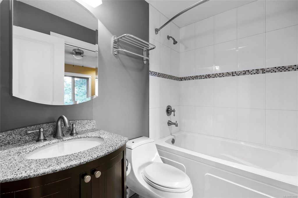 listing image 16043434155705240581