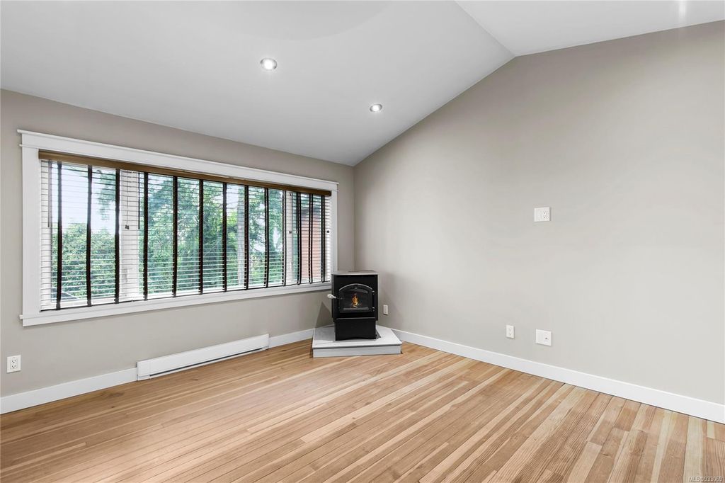 listing image 16046221241956872336