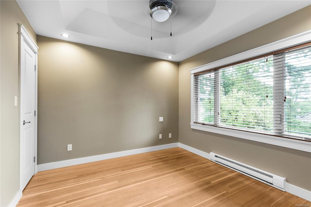 listing image 16046940112540370281