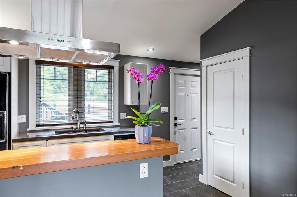 listing image 16040319107450424758