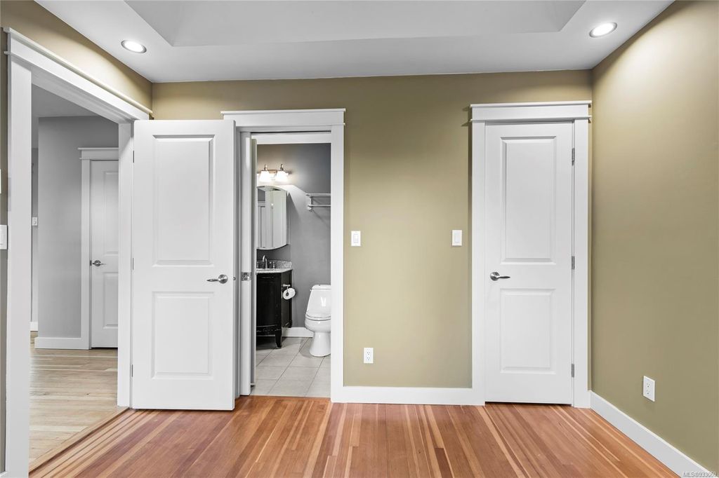 listing image 16045534237672626949