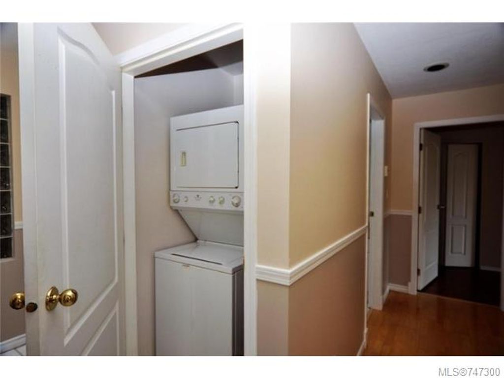 listing image 16044539991033562862