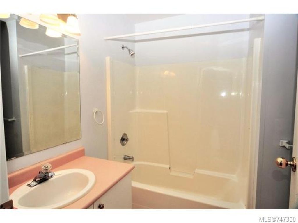 listing image 16048442169649928285
