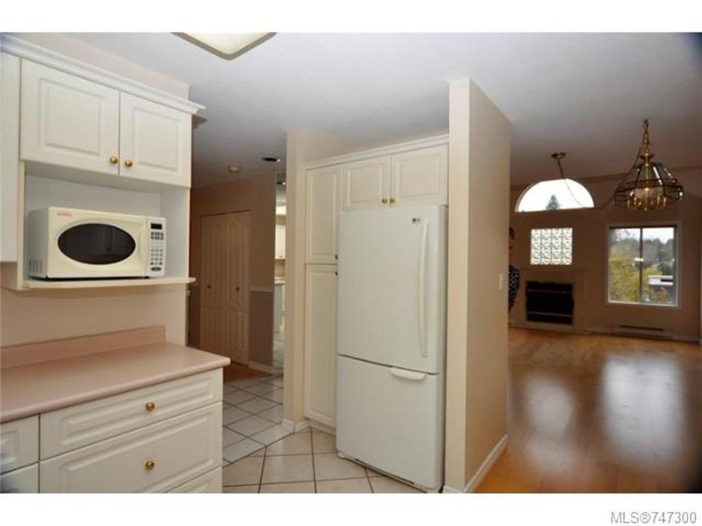 listing image 16048103004258266645
