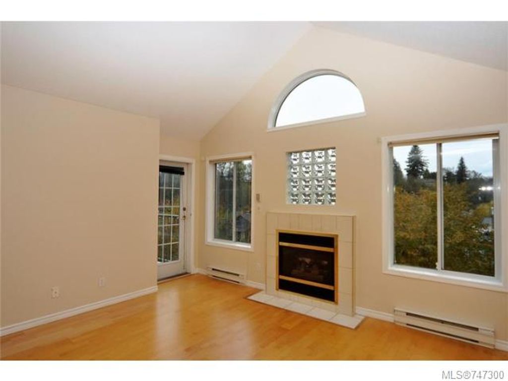 listing image 16040262658346175383