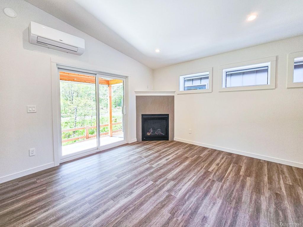 listing image 16040185234763875096