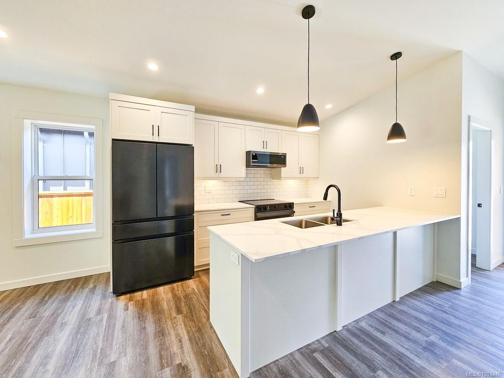 listing image 16041624770560162747