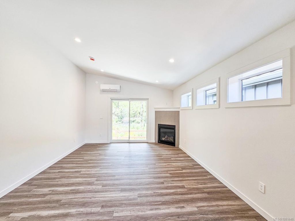 listing image 16049361409147397656