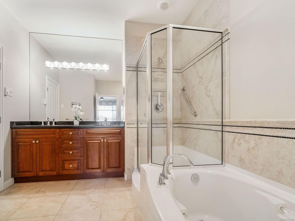 listing image 16041296575571260877