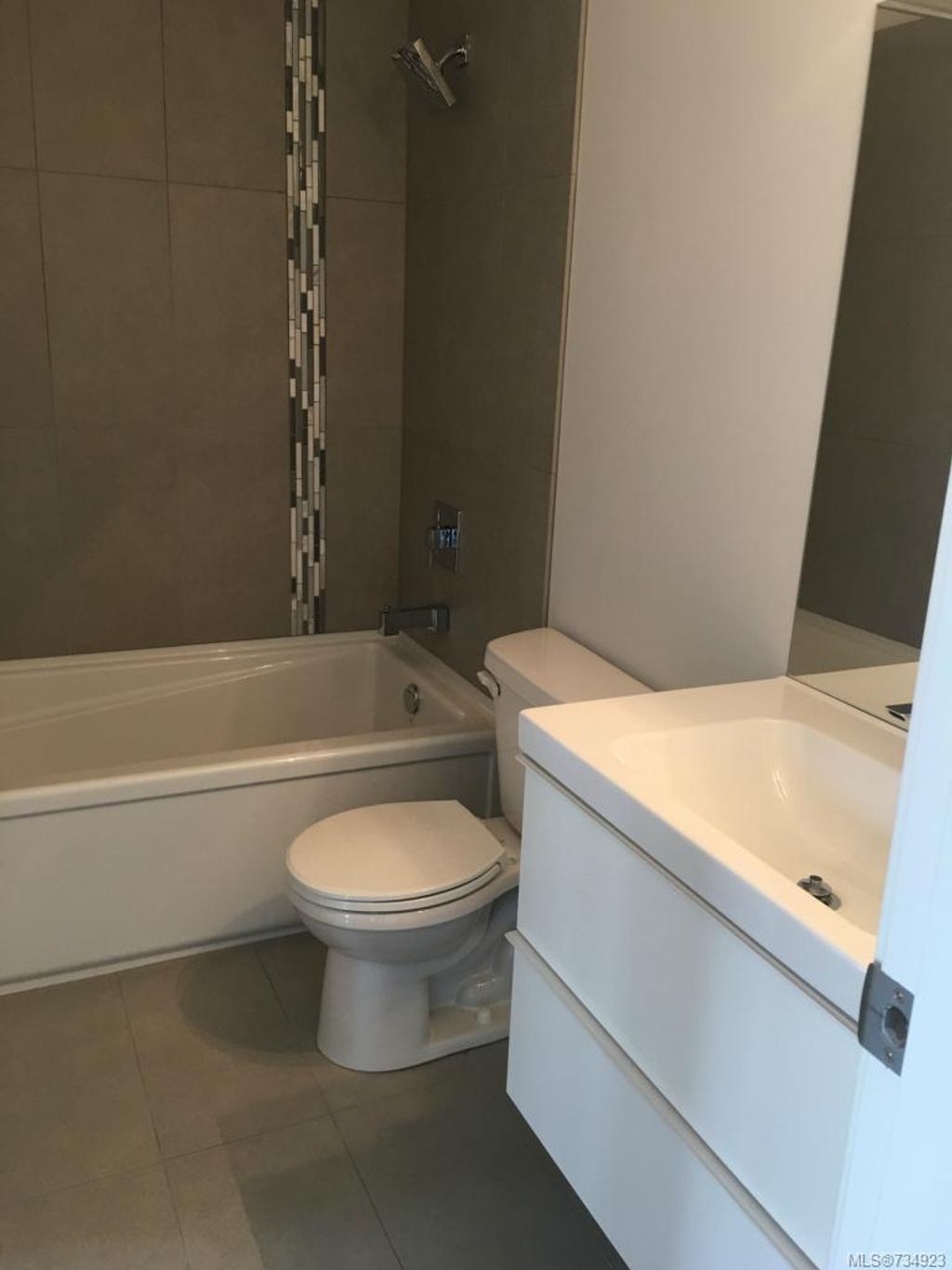listing image 16046889625258760570