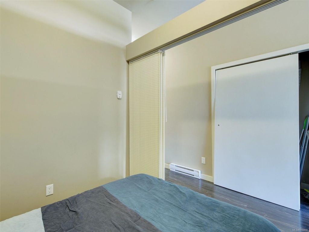 listing image 16042552804884