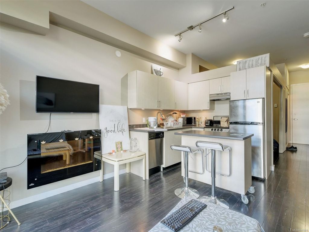 listing image 16044118452973