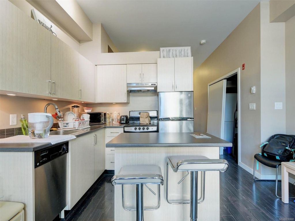 listing image 16043954609149