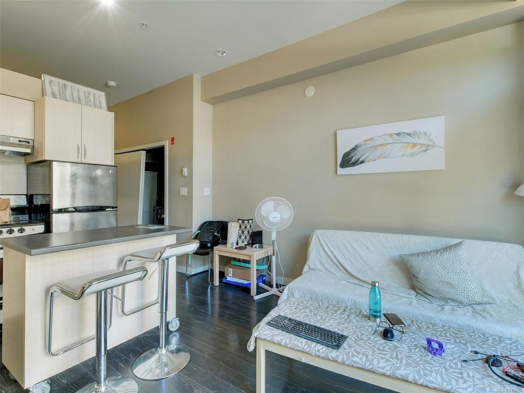 listing image 16042382435700