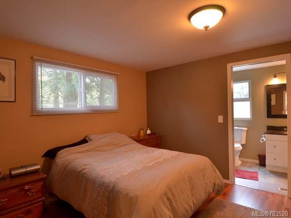 listing image 16044610945748928077