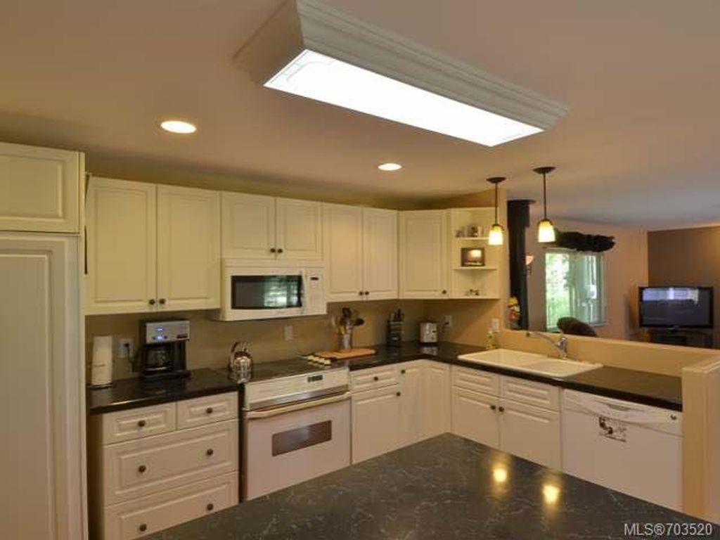 listing image 16041939205180257223