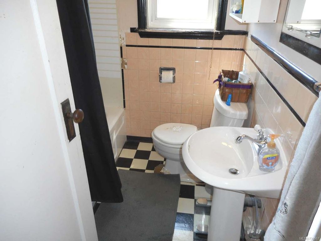 listing image 16045987184259428096