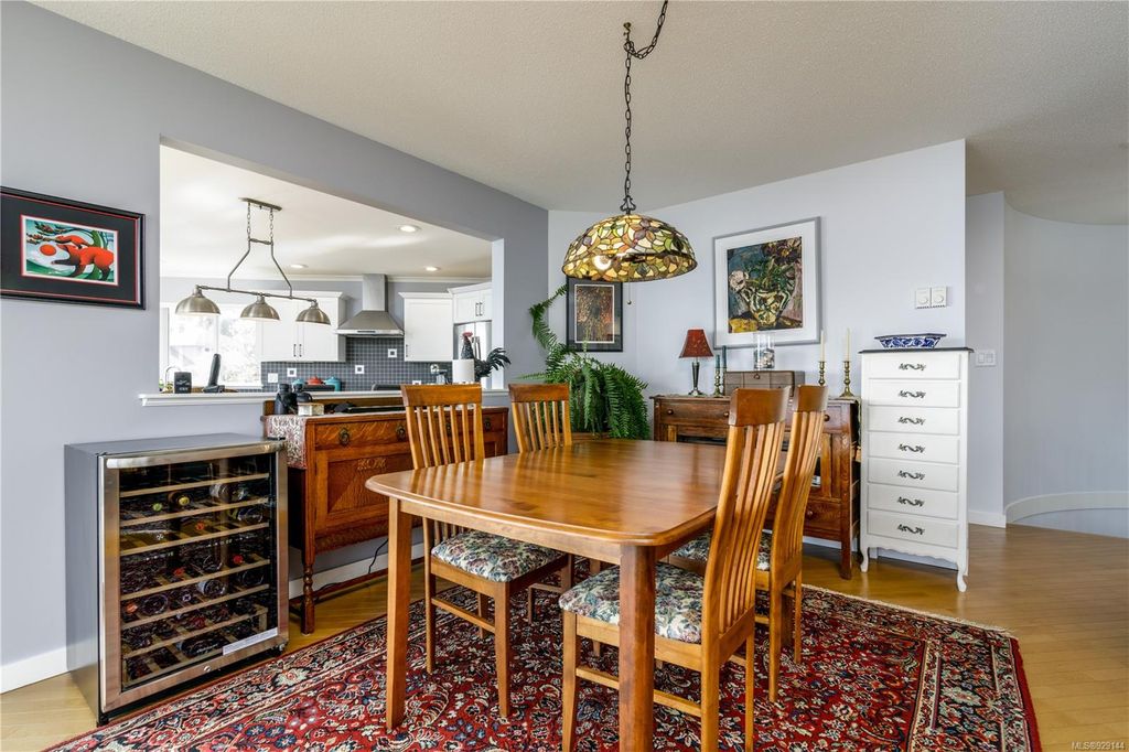 listing image 16047987660739154199