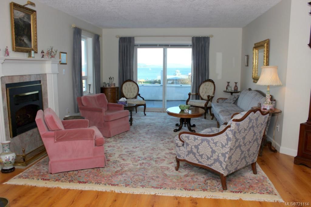 listing image 16045918114418160247