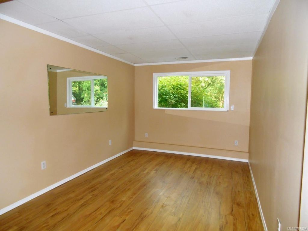 listing image 16046832095040596070