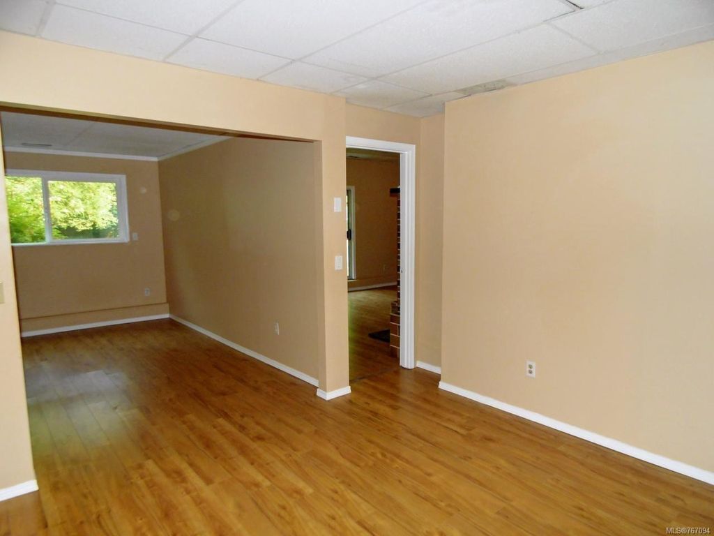 listing image 16044853176779700435