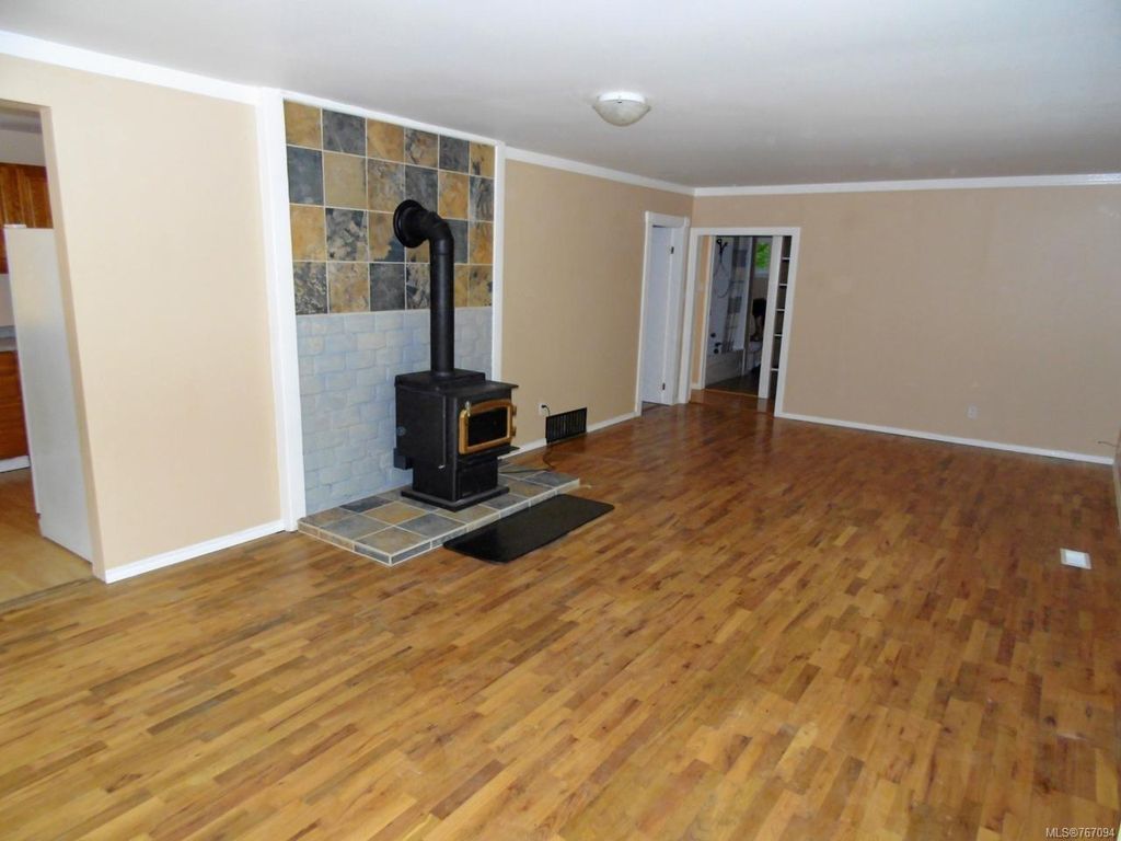 listing image 16048360589011992901