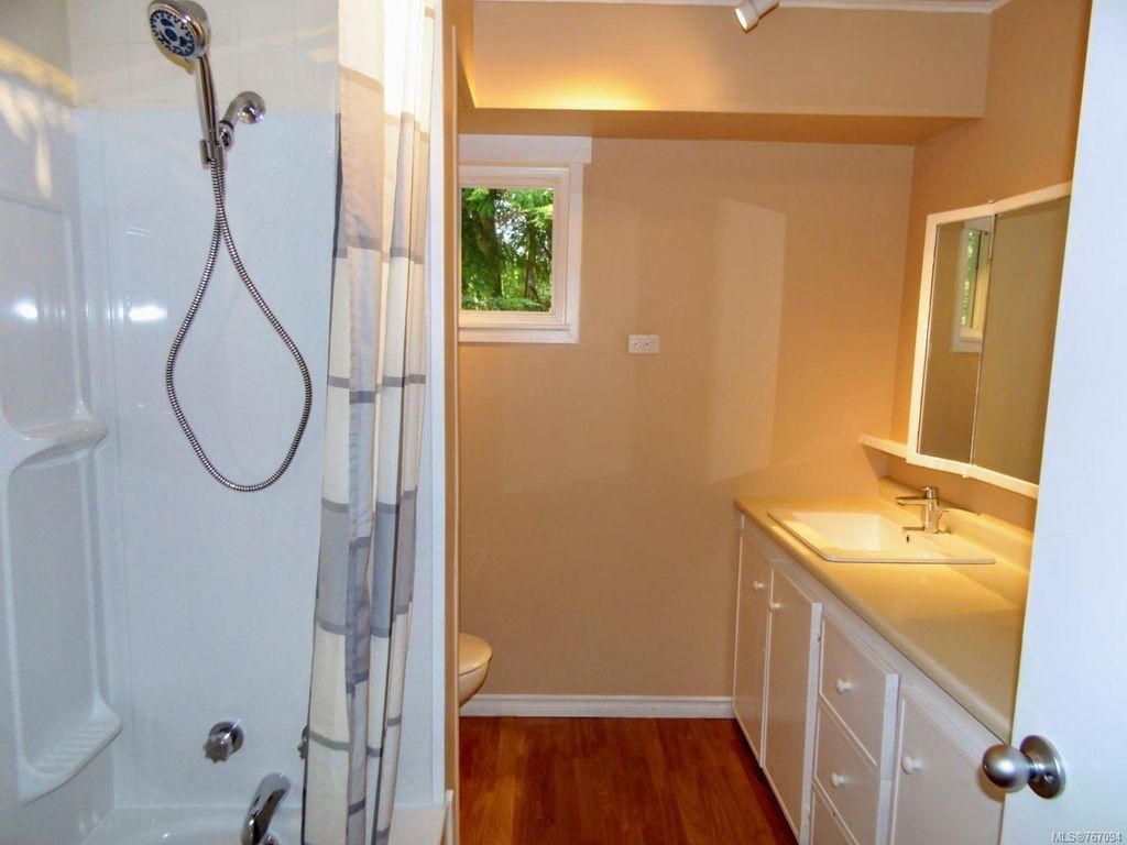 listing image 16047520643372064083