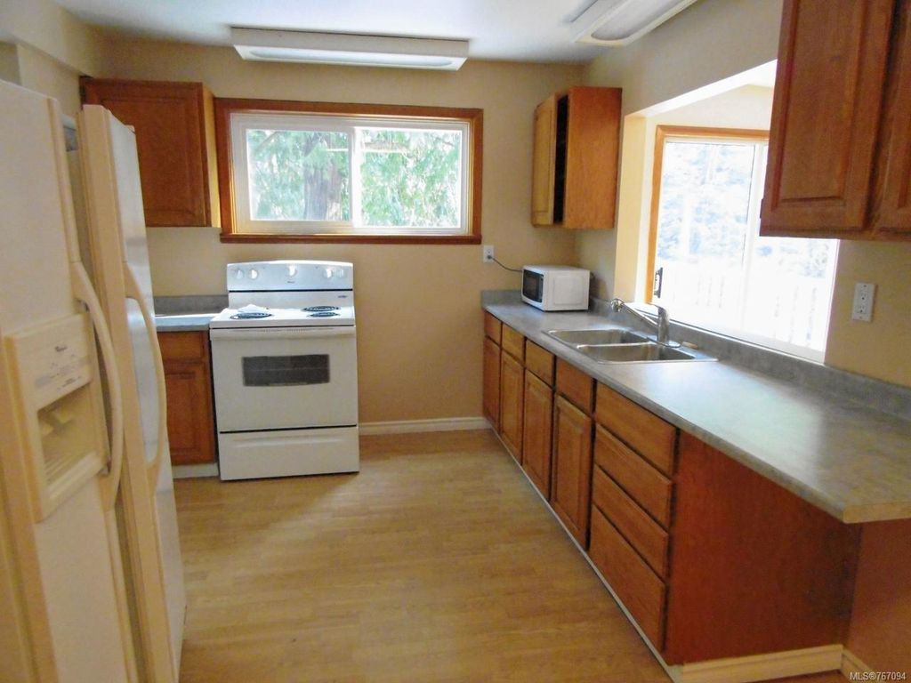 listing image 16049982712204035400