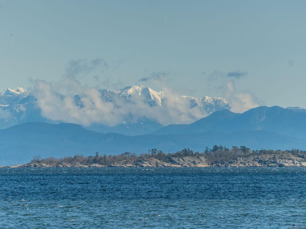 listing image 16045436475180477687