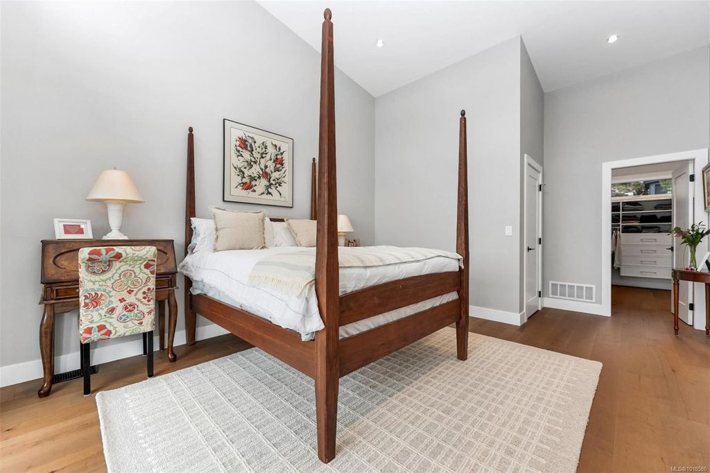 listing image 16049957650113919247